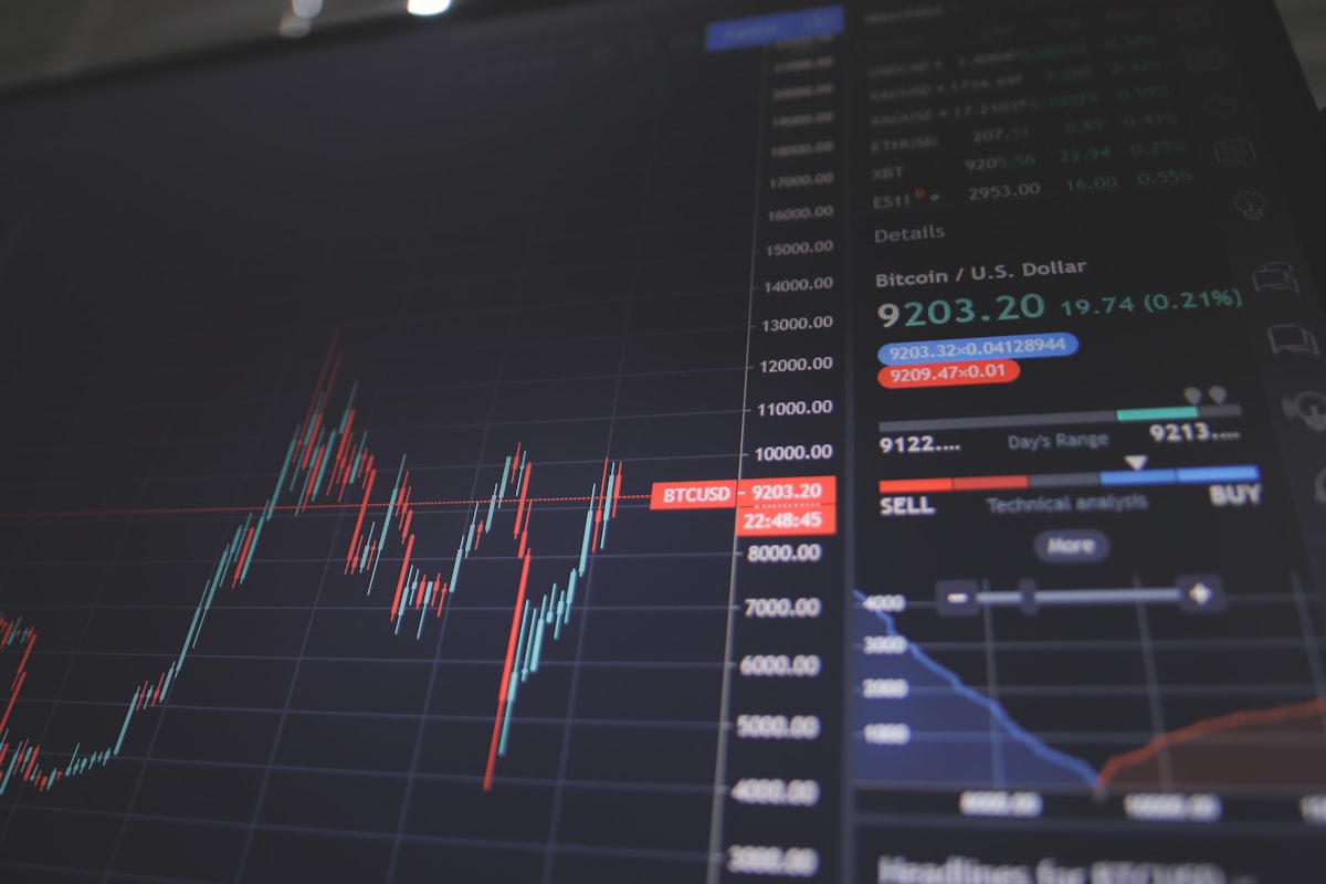 Ethereum vs Bitcoin: ต่างกันอย่างไร? ลงทุนอันไหนดี?